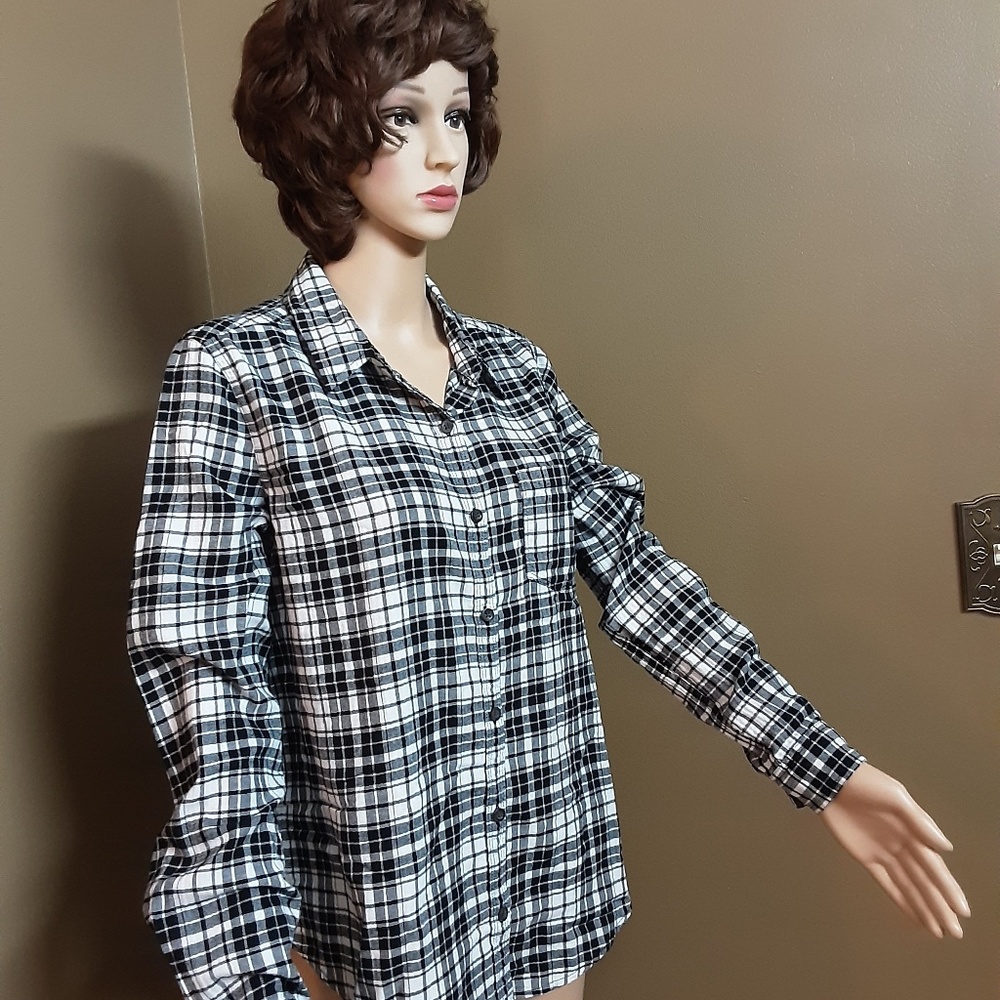 Forever 21 #163 Women's Shirt Sz M Plaid Black/White Preowned Good Condition